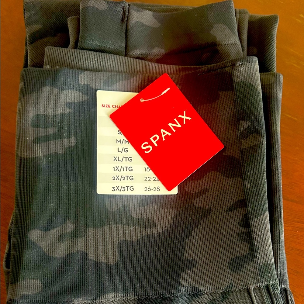SPANX Ecocare Seamless Leggings NWT Black Camo